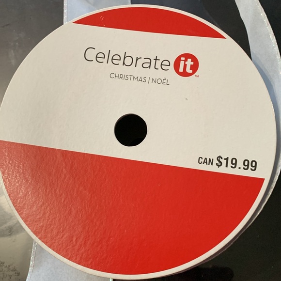 19 meters 2 1/2” wide wired white ribbon - Picture 4 of 4